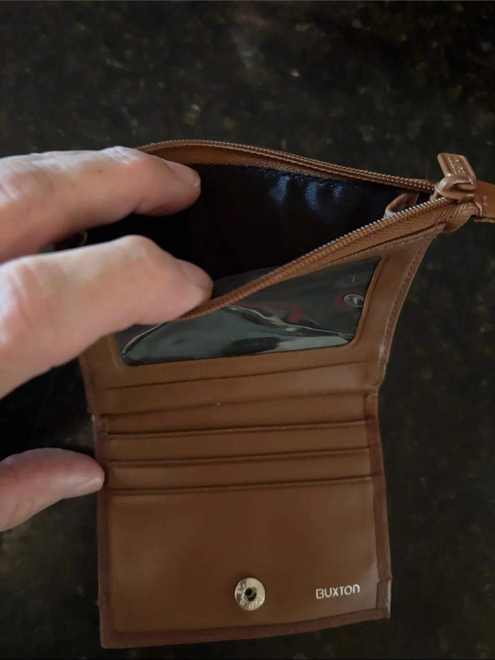Buxton compact pouch
